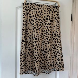 Silky cheetah skirt practically brand new size M